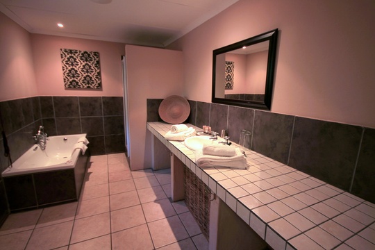 Standard Bathroom, Double/Single/Twin Lodge